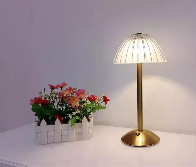 Modern Style USB Acrylic Luxury Glass Stand LED Crystal LED Table Lamp Acrylic Touch Metal Hotel Decoration Restaurant Cordless Rechargeable Desk Light Lamps