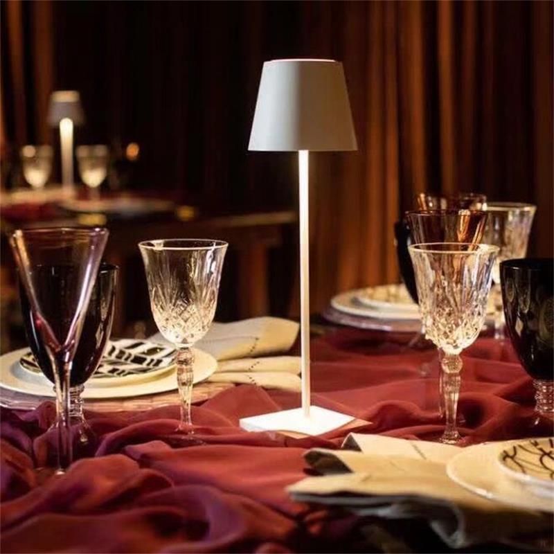 Contemporary Indoor Hotel Restaurant LED Rechargeable Cordless Table Lamp