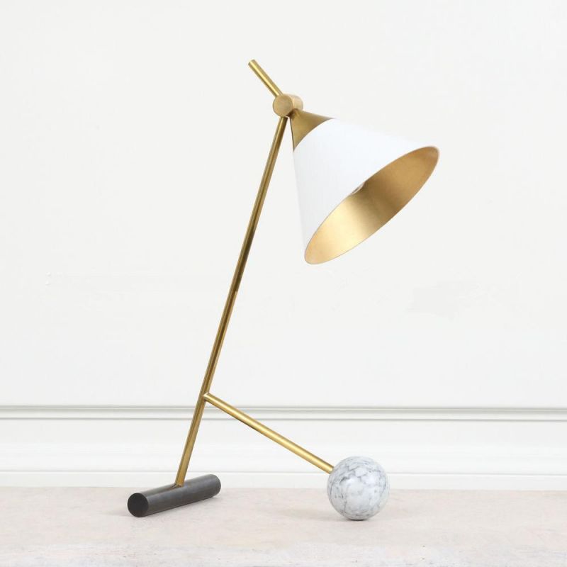 Simple Metal Desk Lamp Northern Europe Postmodern Table Lamp (WH-MTB-198)