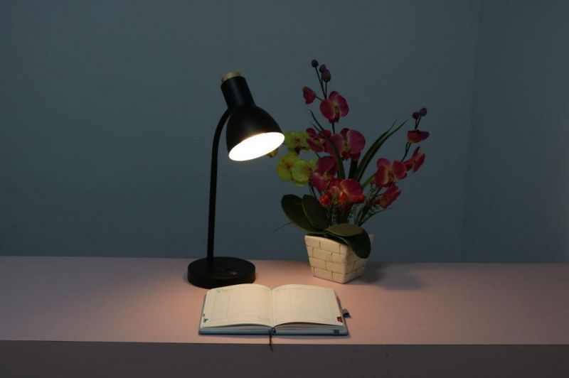 Metal Desk Lamp Smart Phone Wireless Table Lamp