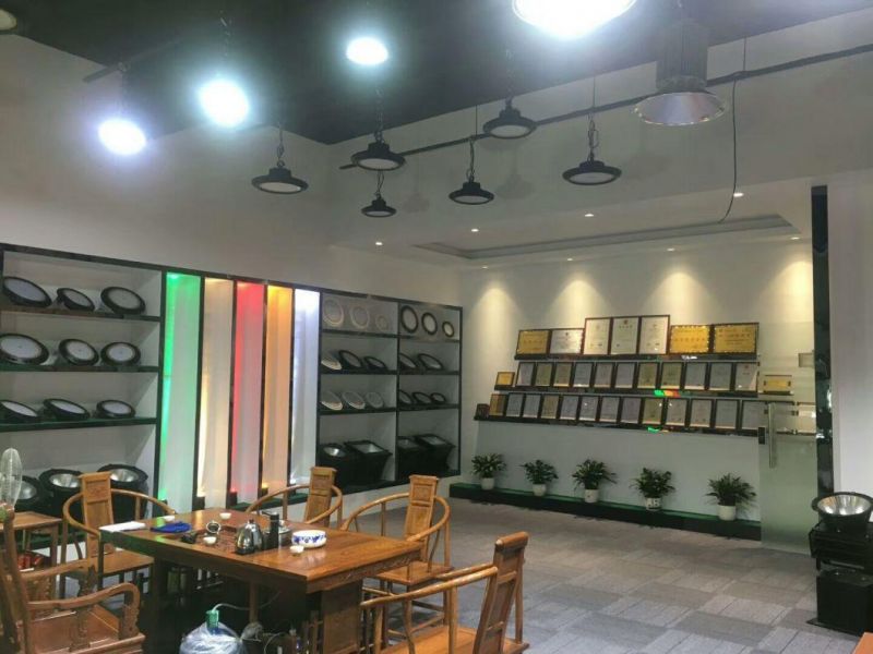 Yaye 18 Ce RoHS ETL UL Saso Osram Meanwell Warehouse Factory Industrial Lighting UFO LED Highbay Lamp 100W 150W 200W 250W 300W 500W UFO LED High Bay Light