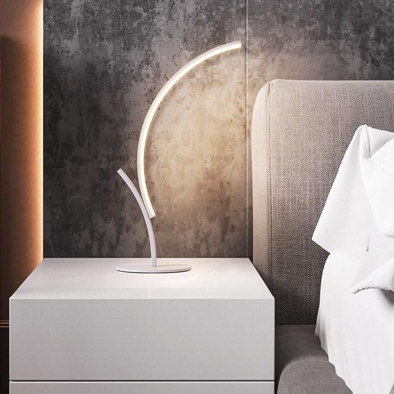 2022 Modern Warm Reading Lighting Rechargeable LED Desk Lamp
